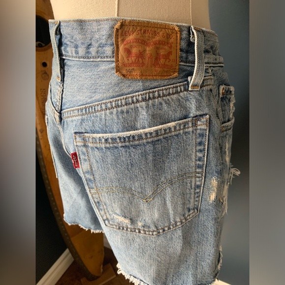 Levi’s 501 shorts. Size 26 - Picture 3 of 8